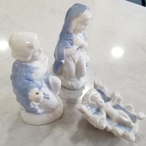 Vintage 3 Piece Lefton Blue and White Christmas Nativity Set #5122 - Picture 5 of 9